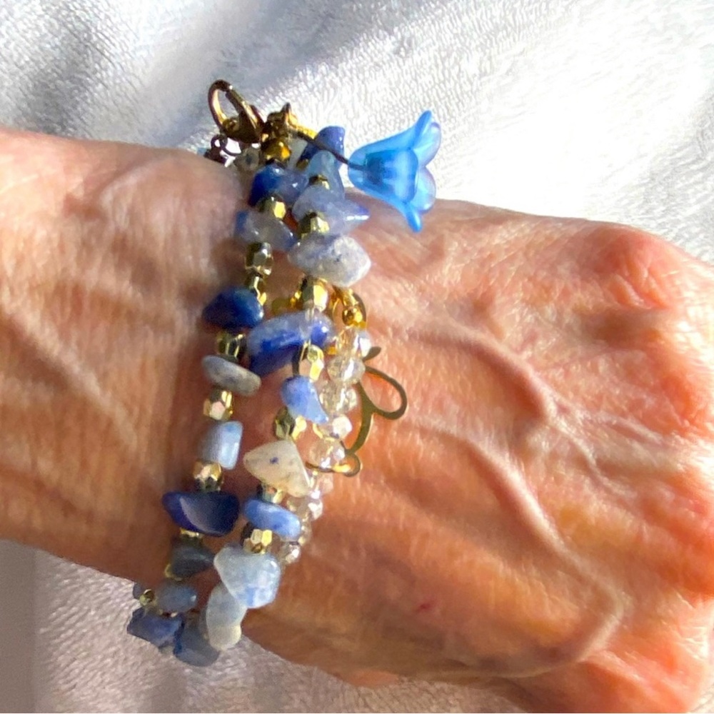 STONE BRACELET 3 Pc. SET Blue Stone Chips Clear Seed Beads Goldtone Flower Charm